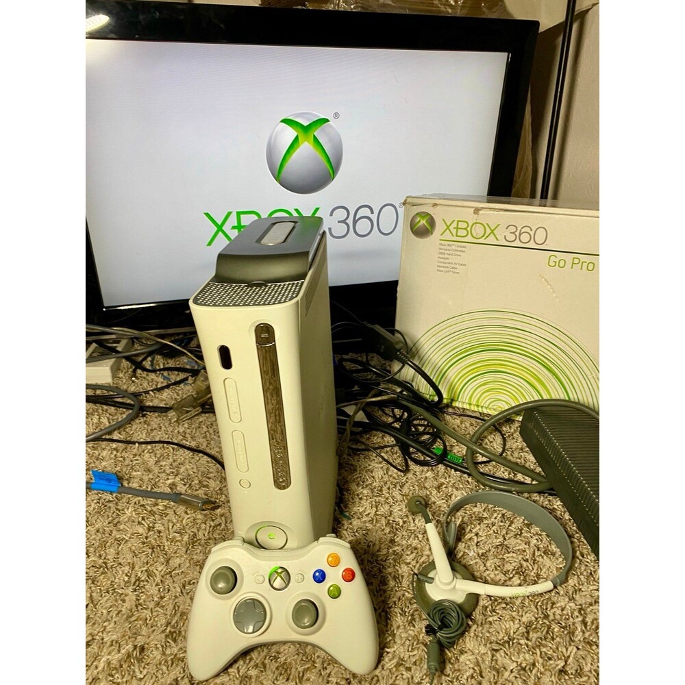White Microsoft Xbox 360 Fat Console w/wireless Controller- Tested 20Gb in Box